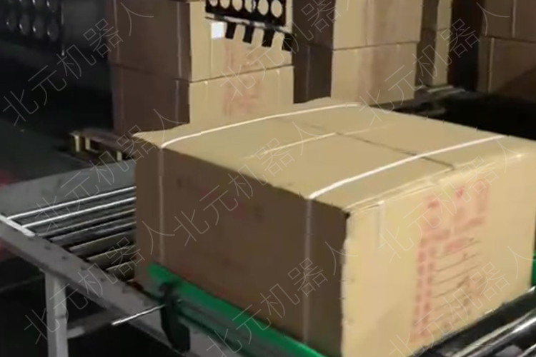 箱裝物料自動(dòng)碼垛，堆垛機(jī)器人