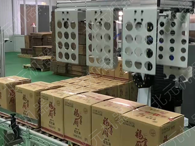 食用油行業(yè)碼垛，立柱式碼垛機(jī)器人